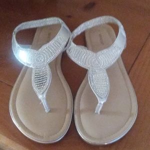 👛SALE!! 3 FOR $20👛🍡 Varosa Thong Sandals🍡